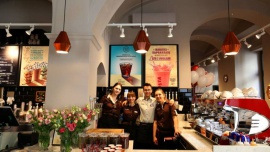 Kawy COSTA COFFEE dostępne na ul. Szewskiej w Krakowie