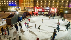 Aktywny początek roku na lodowisku przed Galerią Krakowską